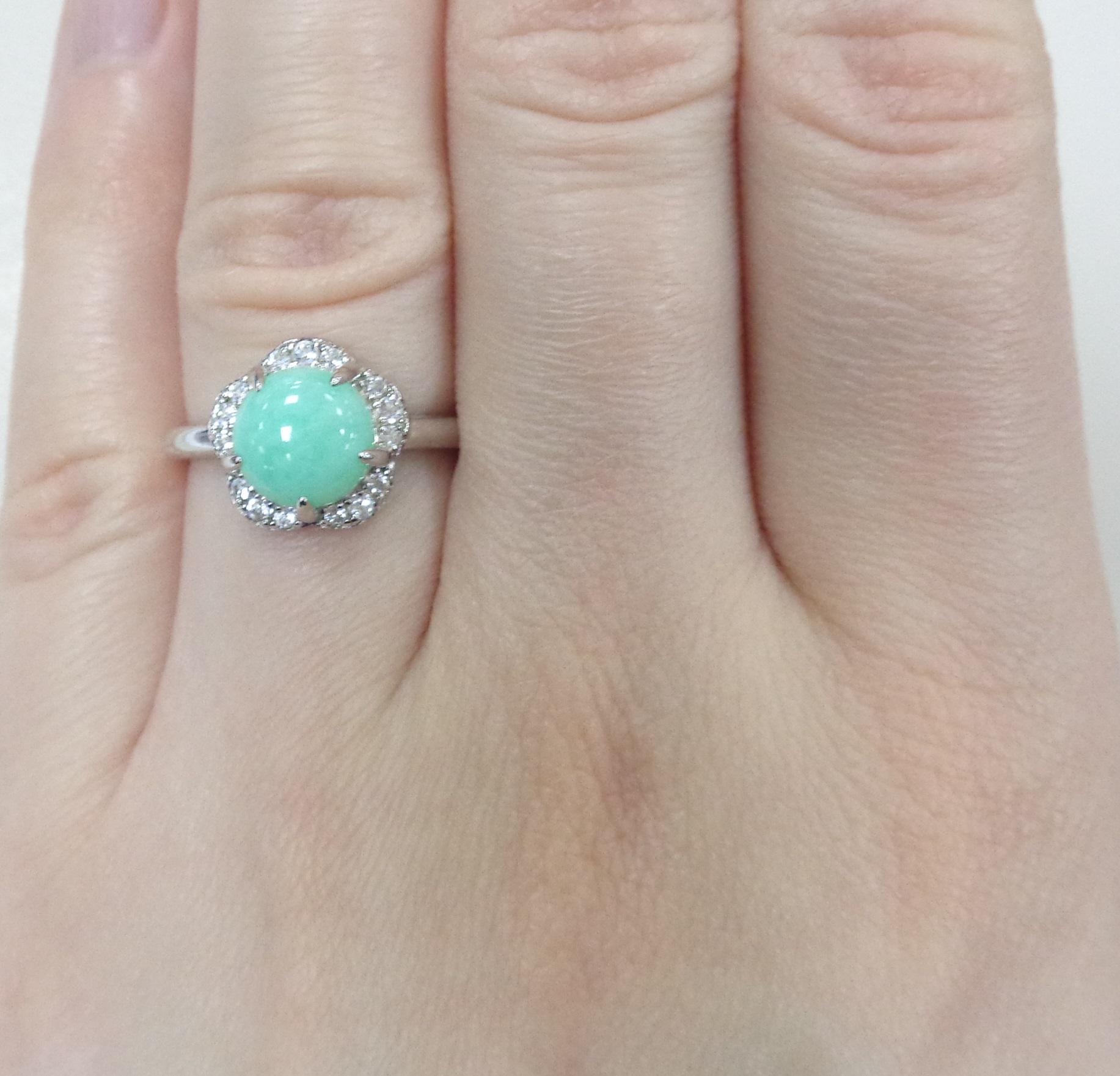 Серебряное кольцо с зеленым халцедоном "Цветок"